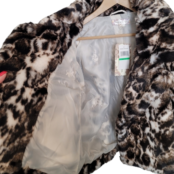🆕️ B.O.G Band of the Free Wildcat Crop Faux Fur Jacket in Ivory Black - Picture 7 of 10